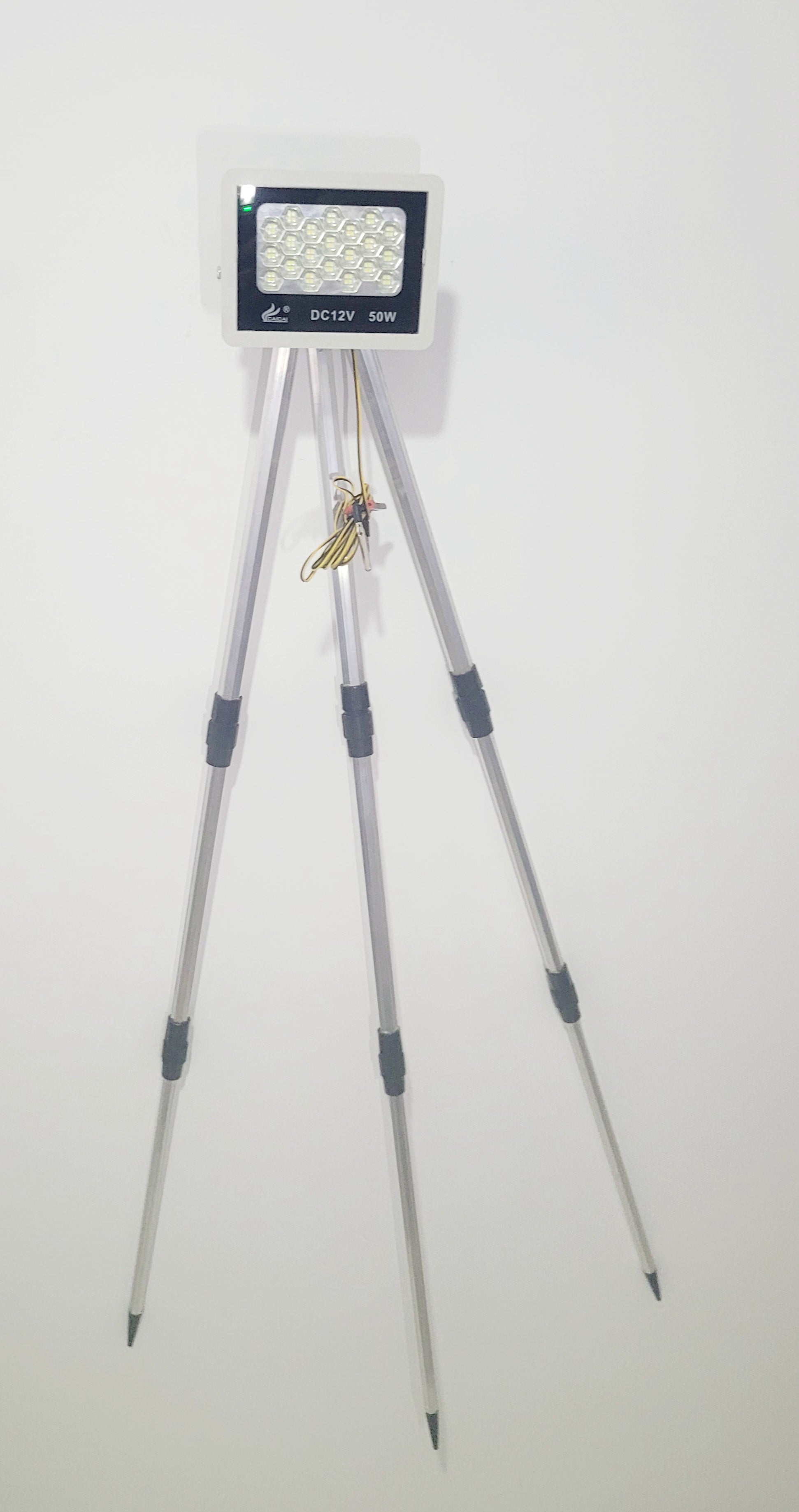 Kit iluminat camping si pescuit, compus din trepied aluminiu 50-110 cm si proiector 50 W alimentare 12 V
