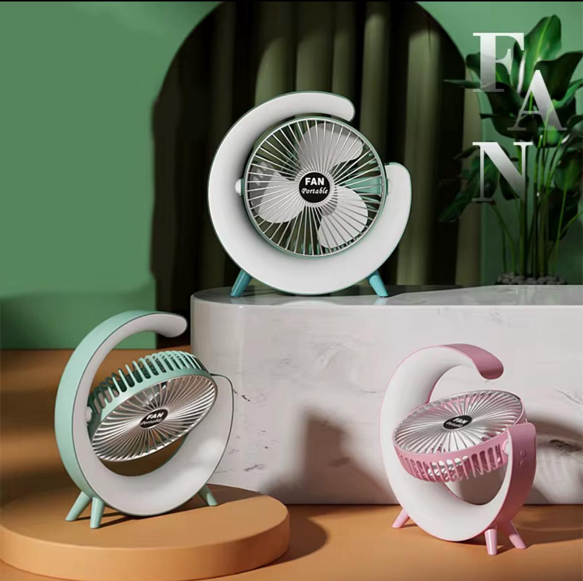 Ventilator, 3 viteze, lumini colorate, reglare la 180° în sus și în jos, 30 de sunete luminoase, alimentare USB, compact și portabil
